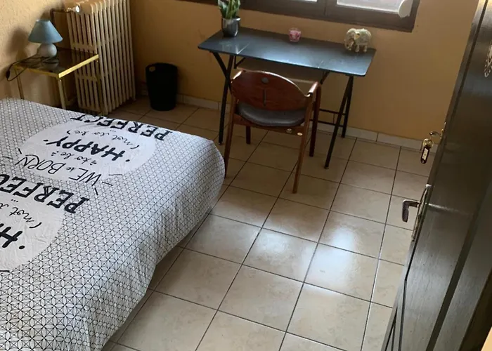 Chambre Privee Dans Maison D Hotes 10 Minutes A Pied Gare & Centre Alloggio in famiglia